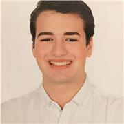 Estudiante de grado de educación infantil capacitado para impartir clase de refuerzo a niños/as de máximo 11 años